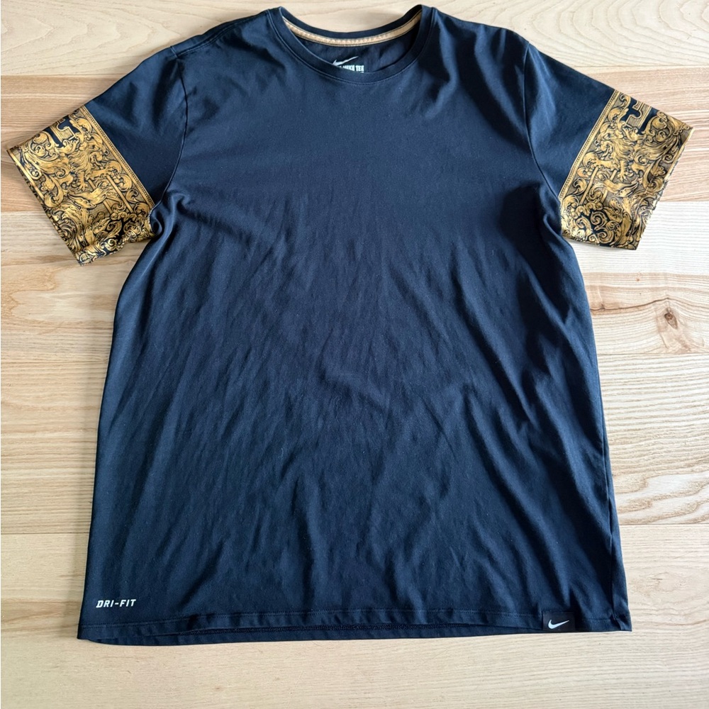 RARE Nike LeBron King's Crown T-shirt in black with gold patterned sleeves XL